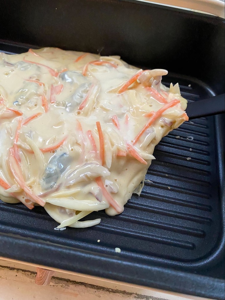 天氣一冷就想吃海鮮，在家用電烤盤試做海鮮煎餅