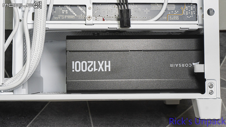 【開箱】白色側出電源 | CORSAIR RM1000x SHIFT WHITE