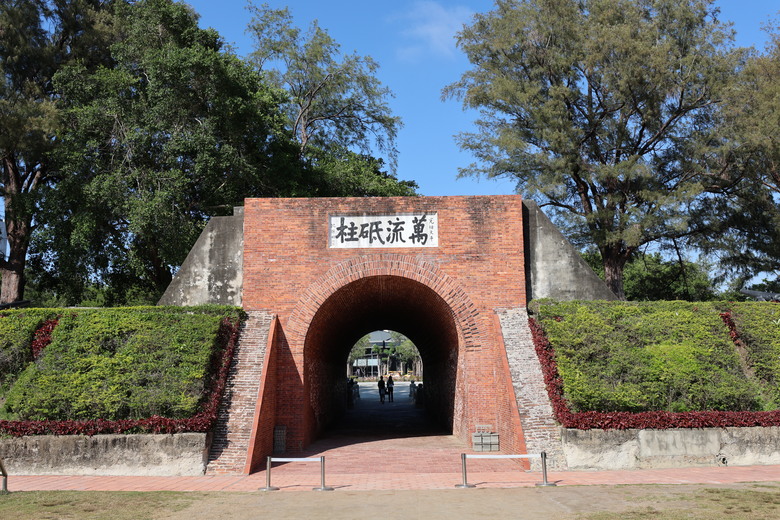 帶著R8的旅行 鷲嶺食肆 原台南測候所 吳園藝文中心 臺南知事官邸 億載金城