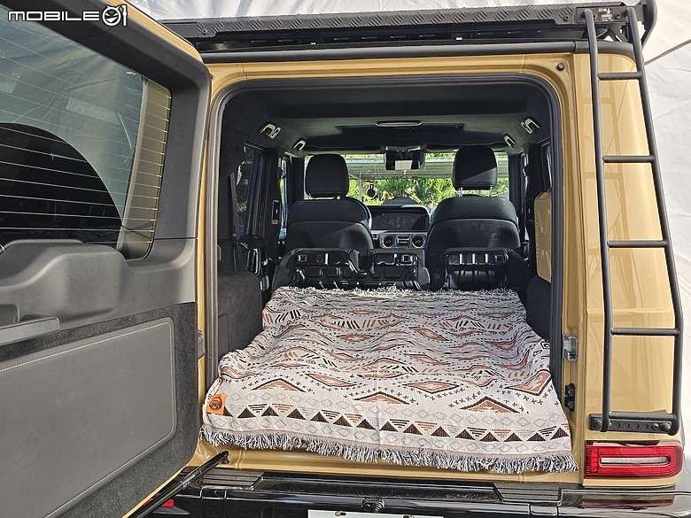 駕著Mercedes-Benz G 450 d來趟露營體驗，在城市與山林間恣意轉換的生活態度！