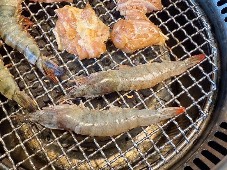 稻田美景燒肉店，套餐肉量十足，泰式沾醬超唰嘴又解膩