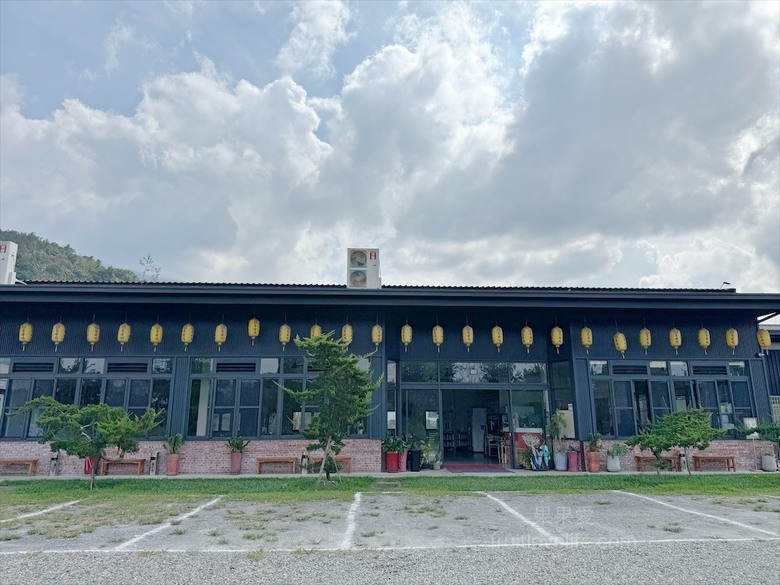 南投薑母鴨推薦，薑母鴨、胡椒全鴨還可以一鍋兩吃，山泉水養殖吳郭魚、現撈泰國蝦，埔里在地美食