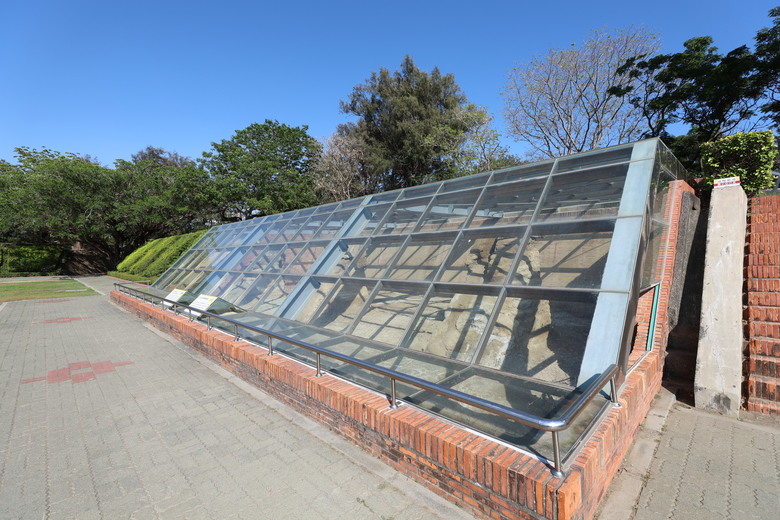 帶著R8的旅行 鷲嶺食肆 原台南測候所 吳園藝文中心 臺南知事官邸 億載金城