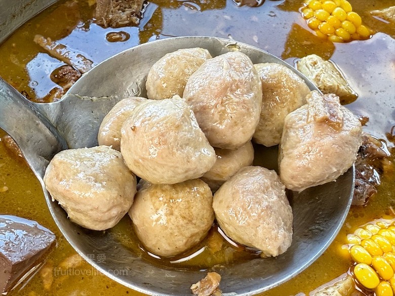 南投薑母鴨推薦，薑母鴨、胡椒全鴨還可以一鍋兩吃，山泉水養殖吳郭魚、現撈泰國蝦，埔里在地美食