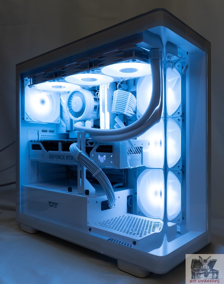 點我看大圖 全曲玻璃,全景感受 darkFlash大飛DS900G