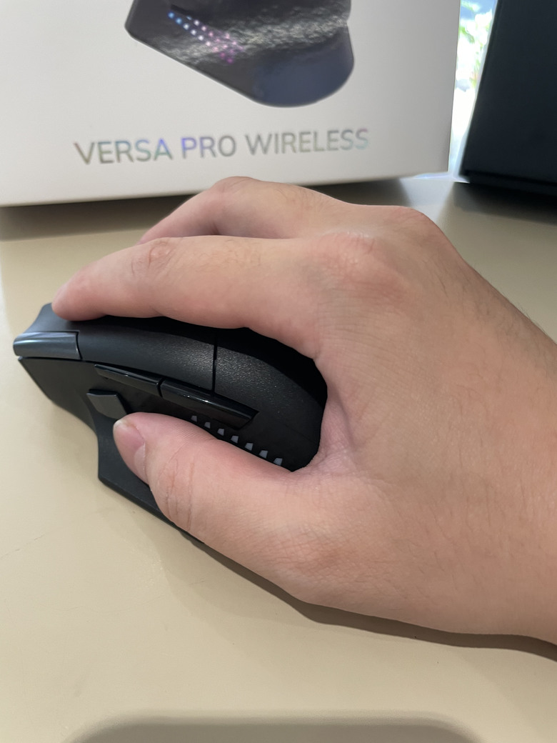 人體工學+13顆可編成按鍵的電競滑鼠 MSI VERSA PRO WIRELESS 開箱