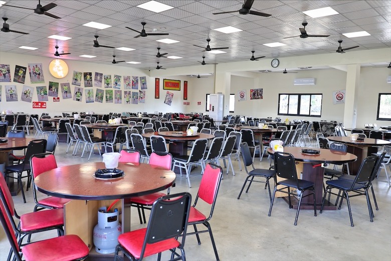 南投薑母鴨推薦，薑母鴨、胡椒全鴨還可以一鍋兩吃，山泉水養殖吳郭魚、現撈泰國蝦，埔里在地美食