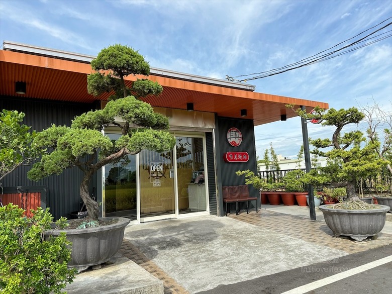 稻田美景燒肉店，套餐肉量十足，泰式沾醬超唰嘴又解膩