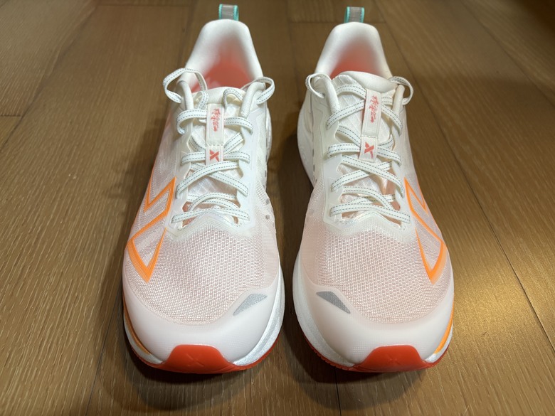 《跑鞋開箱》從耐磨跑鞋，到成熟的綜訓鞋，特步xtep「兩千公里 5.0」進化實測！