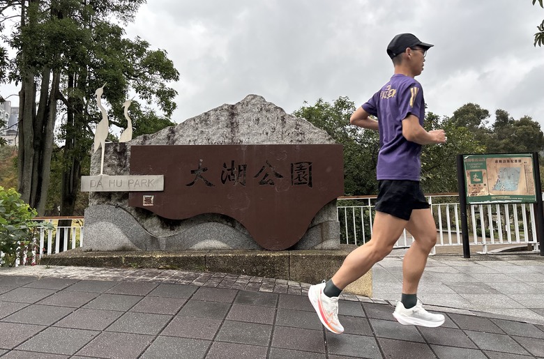 《跑鞋開箱》從耐磨跑鞋，到成熟的綜訓鞋，特步xtep「兩千公里 5.0」進化實測！