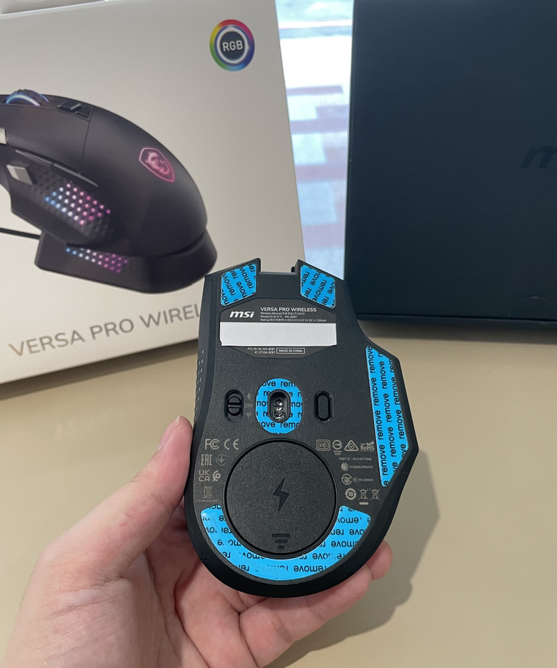 人體工學+13顆可編成按鍵的電競滑鼠 MSI VERSA PRO WIRELESS 開箱