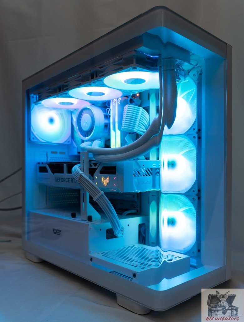 點我看大圖 全曲玻璃,全景感受 darkFlash大飛DS900G