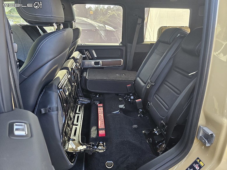 駕著Mercedes-Benz G 450 d來趟露營體驗，在城市與山林間恣意轉換的生活態度！