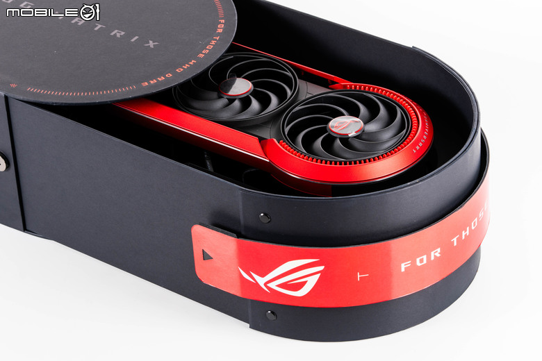 ROG Matrix Platinum GeForce RTX 5090 顯示卡開箱實測 集 30 周年經驗大成的頂級遊戲效能輸出者