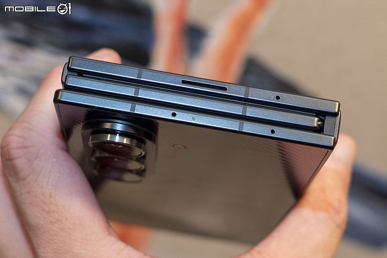 Samsung Galaxy Z TriFold 三摺機動手玩｜台灣售價 9 萬有找、12/19 正式開賣！