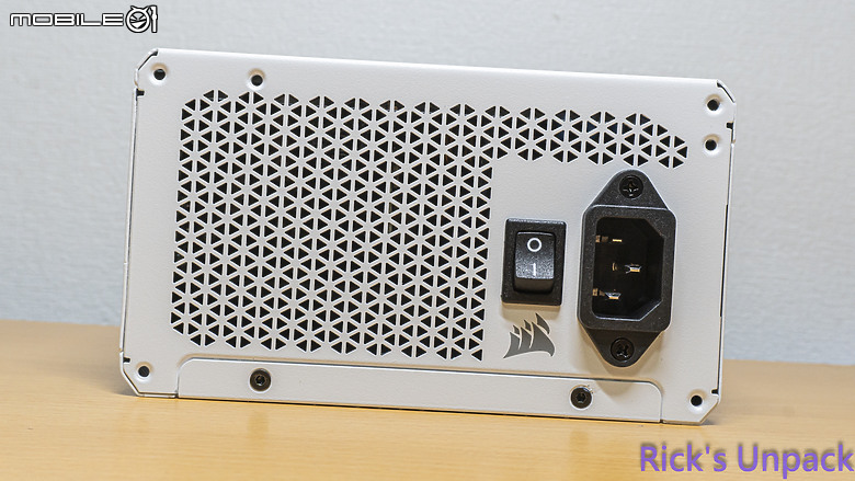 【開箱】白色側出電源 | CORSAIR RM1000x SHIFT WHITE