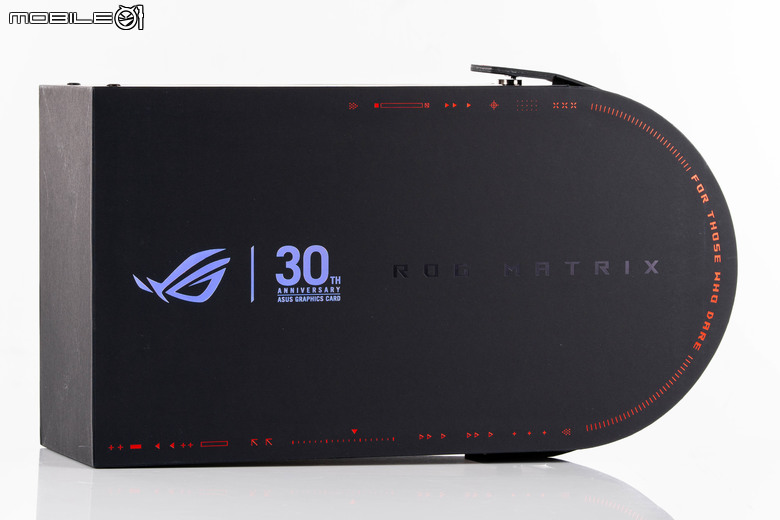 ROG Matrix Platinum GeForce RTX 5090 顯示卡開箱實測 集 30 周年經驗大成的頂級遊戲效能輸出者