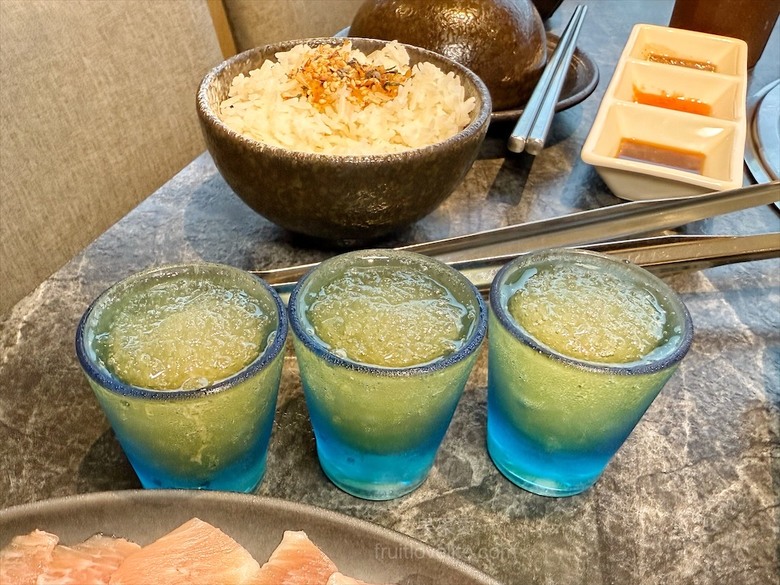 稻田美景燒肉店，套餐肉量十足，泰式沾醬超唰嘴又解膩