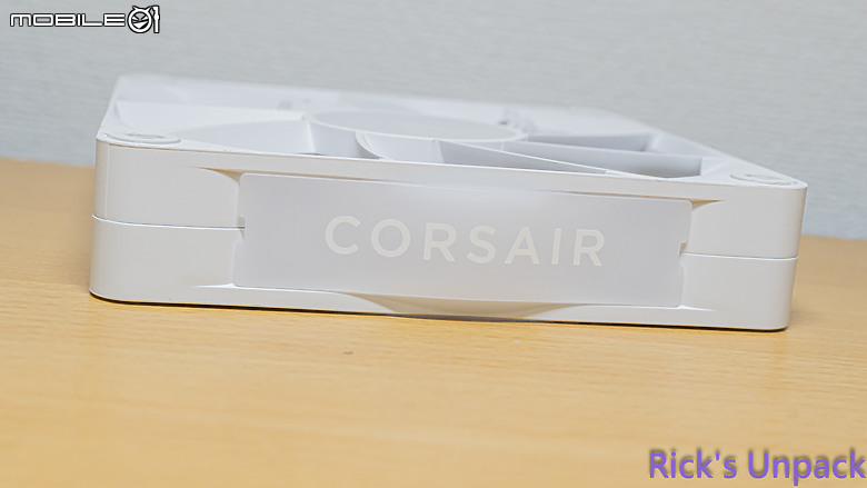 【開箱】泰坦潔白水冷 | CORSAIR iCUE LiNK TITAN 360 RX RGB WHITE