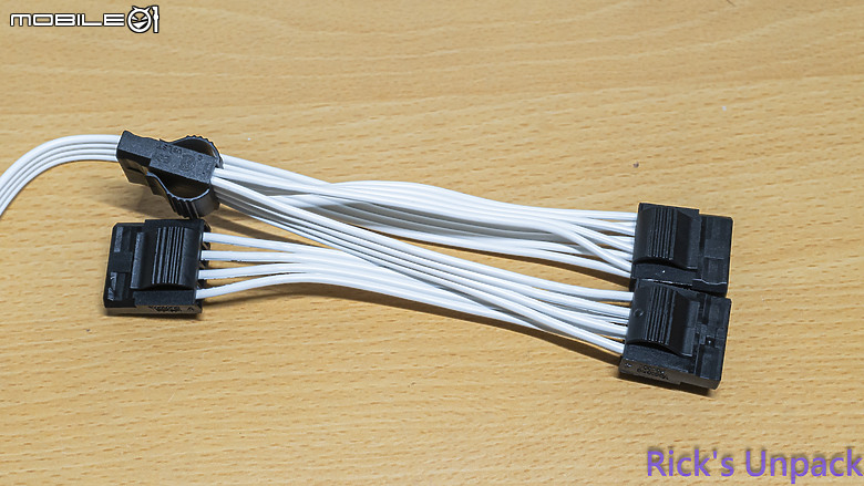 【開箱】白色側出電源 | CORSAIR RM1000x SHIFT WHITE