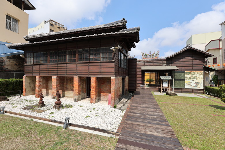 帶著R8的旅行 鷲嶺食肆 原台南測候所 吳園藝文中心 臺南知事官邸 億載金城