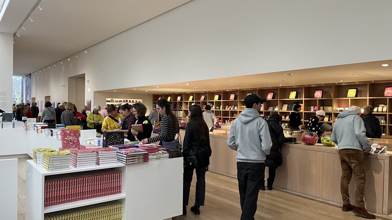 草間彌生首次回顧展在巴塞爾貝耶勒基金會