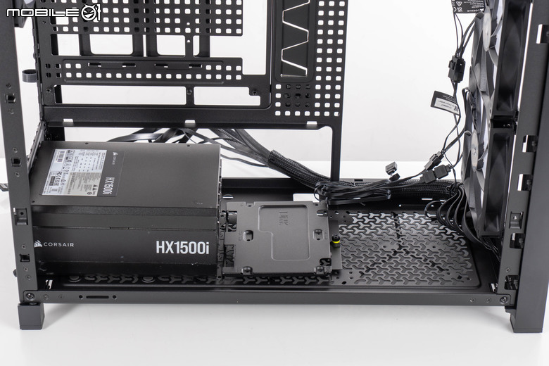 CORSAIR FRAME 5000D RS ARGB 機殼開箱實裝 以高度模組化設計不僅裝機便利 散熱效果也好