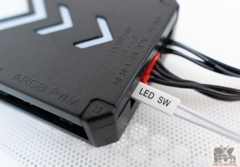 點我看大圖 全曲玻璃,全景感受 darkFlash大飛DS900G