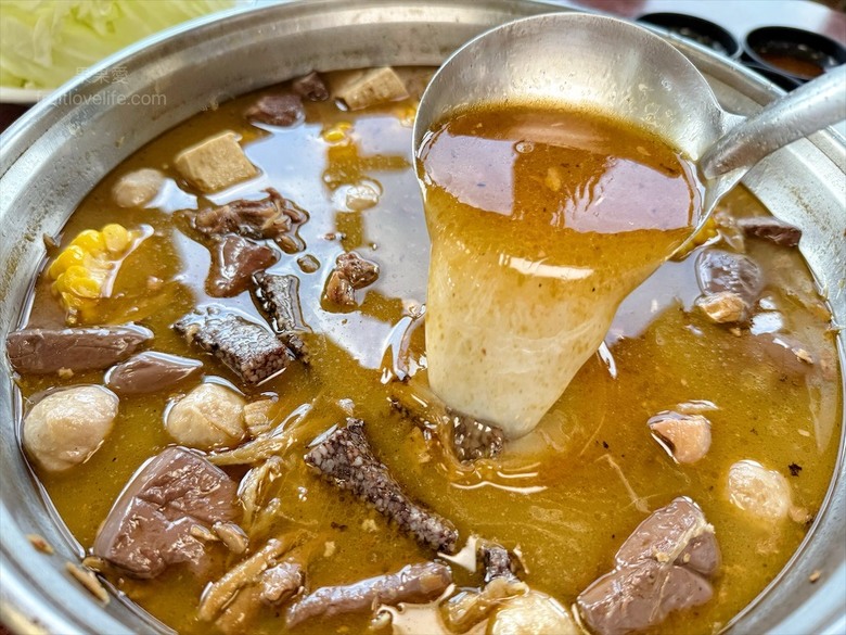 南投薑母鴨推薦，薑母鴨、胡椒全鴨還可以一鍋兩吃，山泉水養殖吳郭魚、現撈泰國蝦，埔里在地美食