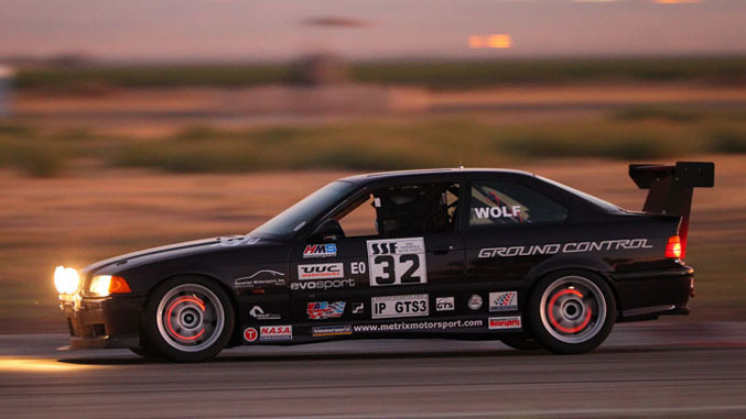 煞車踩下去卻煞不住？揭開賽道直線底「Outgassing 出氣現象」的真正原因