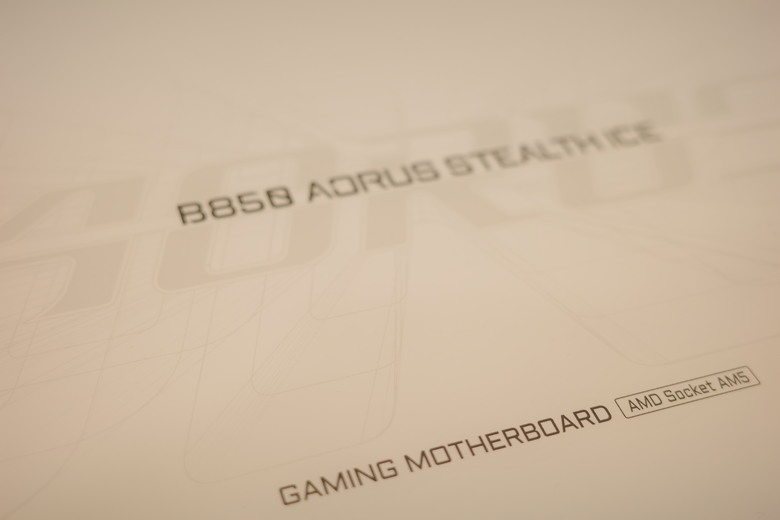 B850 Aorus Stealth ICE 開箱 與O11D Mini V2背插體驗