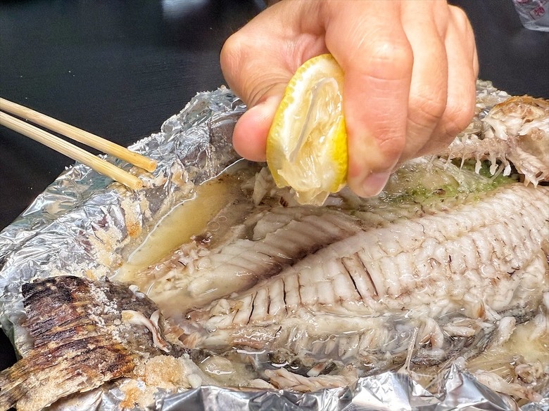 新鮮現烤魚，獨家蔥蒜醬汁、肉質Q嫩、味道鮮甜，外帶內用都好吃