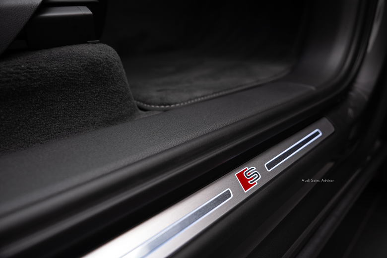 交車分享|Audi Q7 45 TFSI quattro|金屬武士灰・Samurai Grey・3M|預祝新年快樂