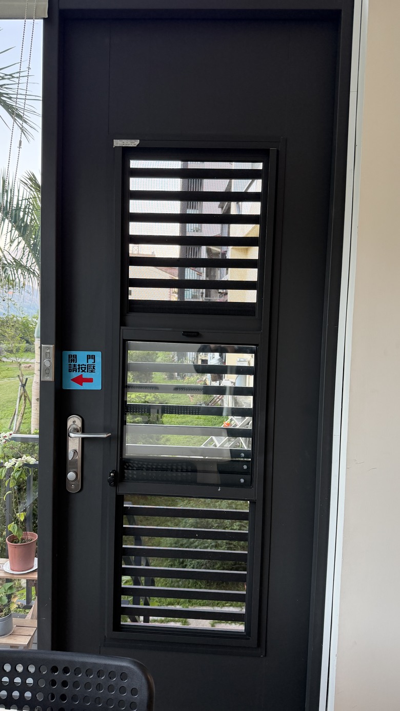 日月潭湖景第一排到底差在哪?從門窗角度開箱「日月灣民宿」