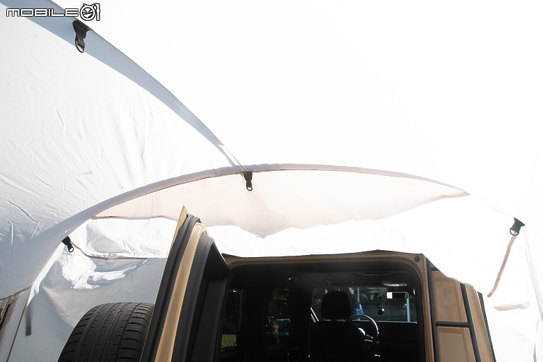 駕著Mercedes-Benz G 450 d來趟露營體驗，在城市與山林間恣意轉換的生活態度！