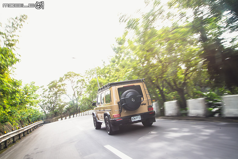 駕著Mercedes-Benz G 450 d來趟露營體驗，在城市與山林間恣意轉換的生活態度！