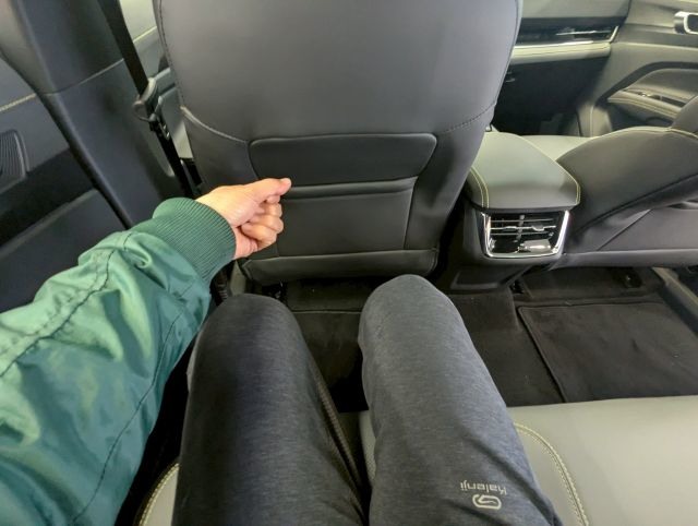 [心得] 展間賞Ford Territory 油電版，空間真的大...