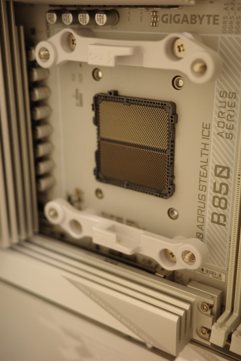 B850 Aorus Stealth ICE 開箱 與O11D Mini V2背插體驗
