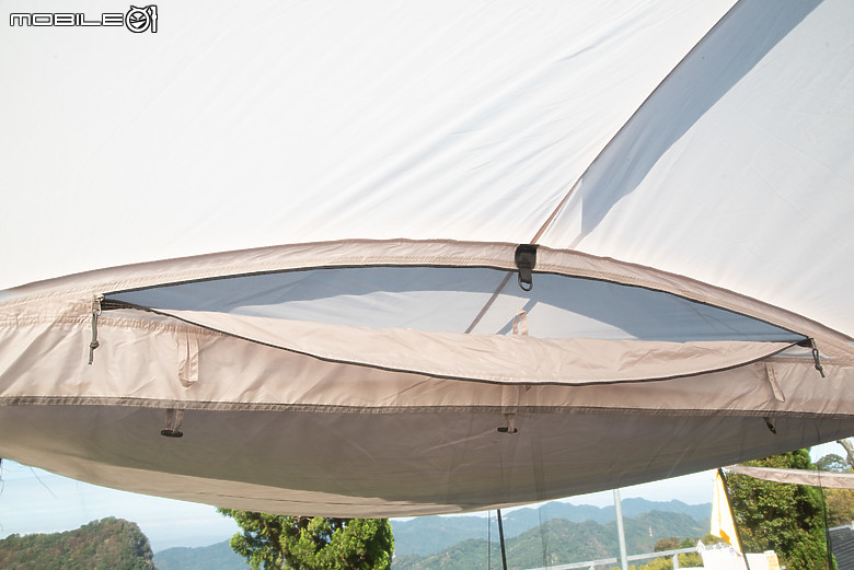 駕著Mercedes-Benz G 450 d來趟露營體驗，在城市與山林間恣意轉換的生活態度！