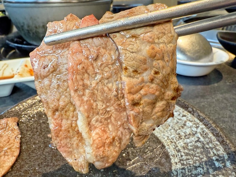 稻田美景燒肉店，套餐肉量十足，泰式沾醬超唰嘴又解膩