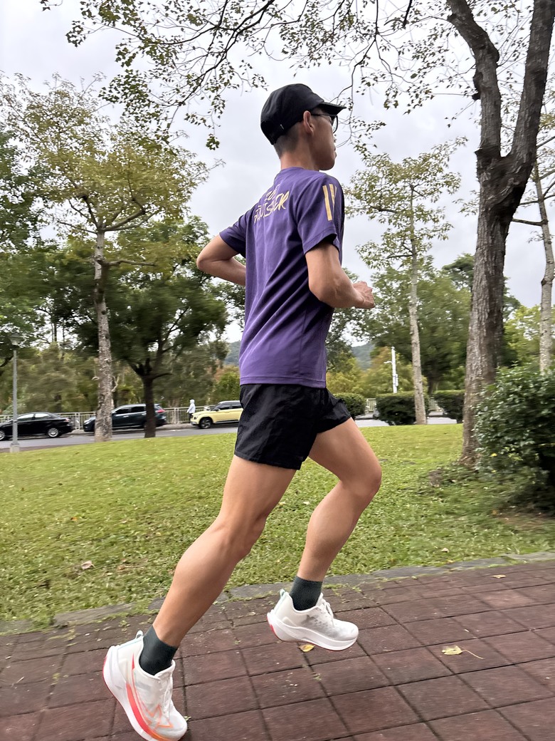 《跑鞋開箱》從耐磨跑鞋，到成熟的綜訓鞋，特步xtep「兩千公里 5.0」進化實測！