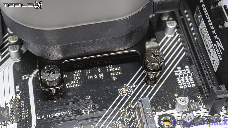 【開箱】泰坦潔白水冷 | CORSAIR iCUE LiNK TITAN 360 RX RGB WHITE