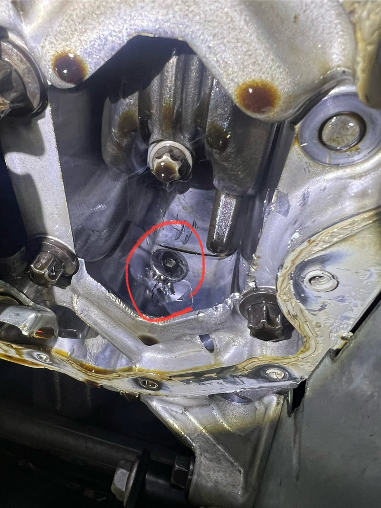 請教有關Mazda3 2016年式 引擎汽缸體破損