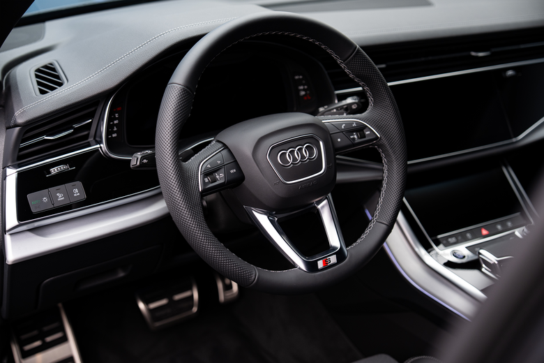 交車分享|Audi Q7 45 TFSI quattro|金屬武士灰・Samurai Grey・3M|預祝新年快樂