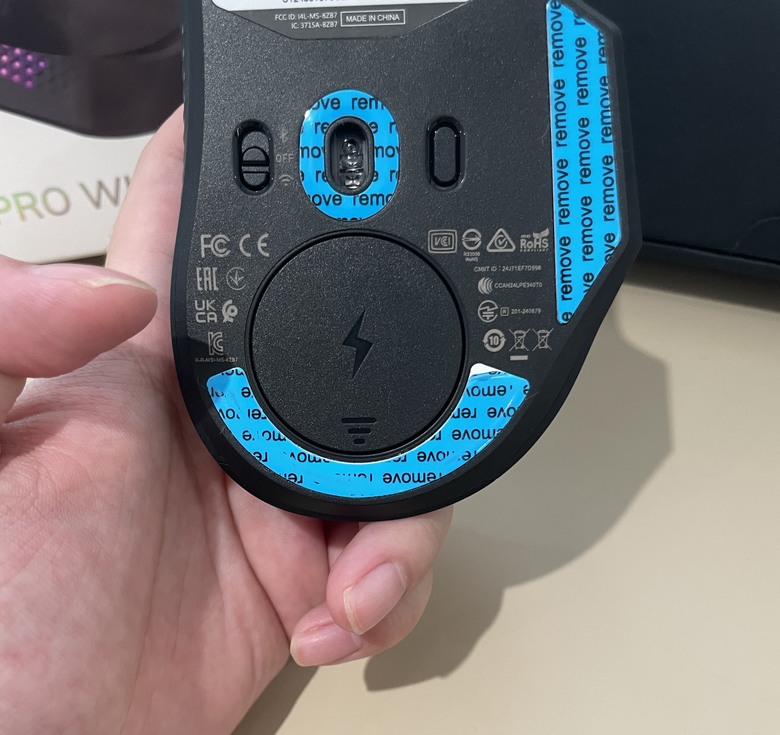 人體工學+13顆可編成按鍵的電競滑鼠 MSI VERSA PRO WIRELESS 開箱