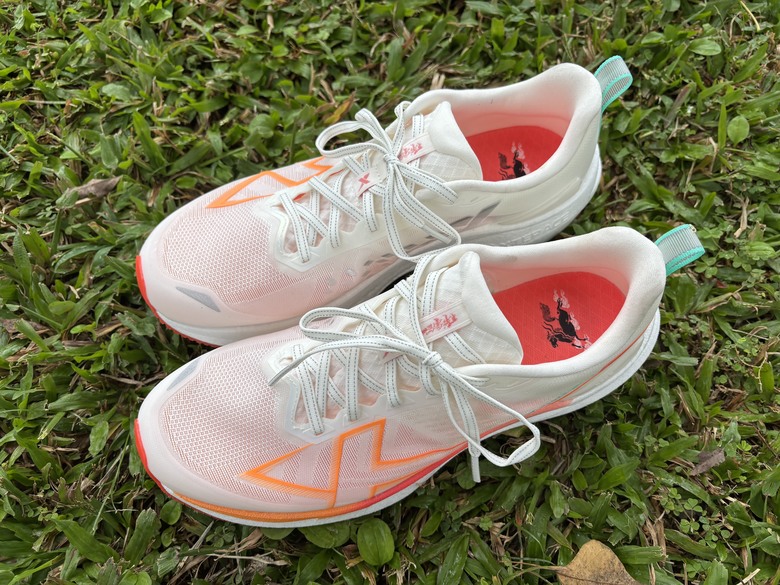 《跑鞋開箱》從耐磨跑鞋，到成熟的綜訓鞋，特步xtep「兩千公里 5.0」進化實測！