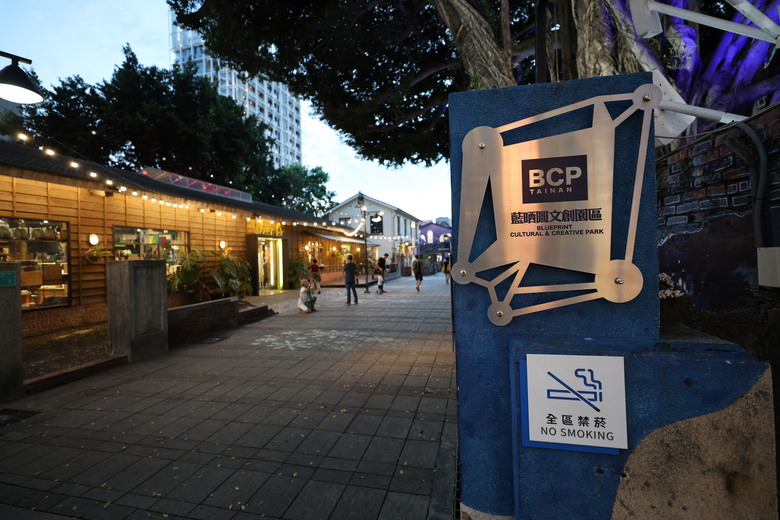 帶著R8的旅行 台南 港濱歷史公園 藍晒圖文創園區 高雄 大港橋