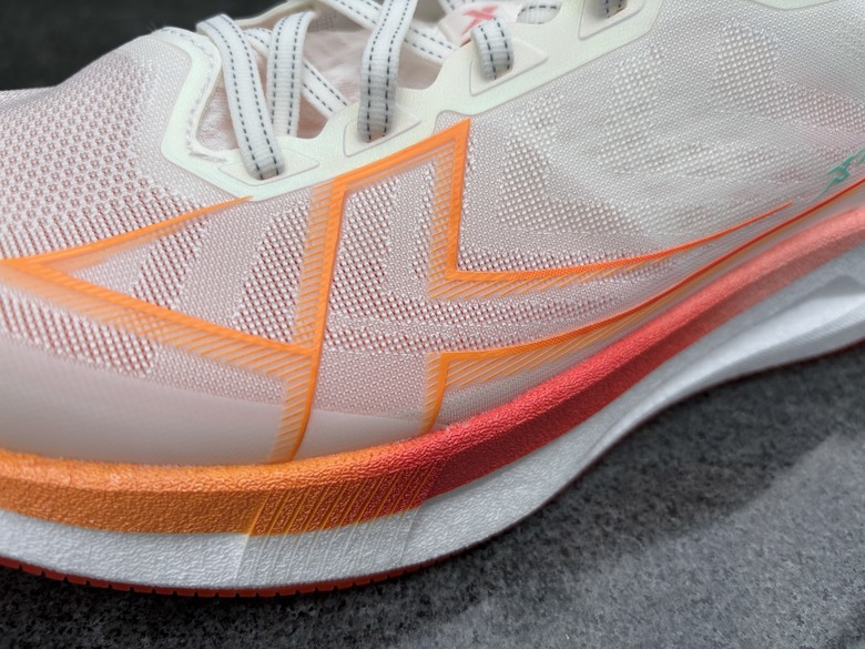 《跑鞋開箱》從耐磨跑鞋，到成熟的綜訓鞋，特步xtep「兩千公里 5.0」進化實測！