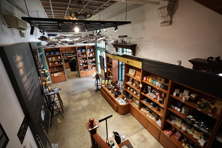 帶著R8的旅行 鷲嶺食肆 原台南測候所 吳園藝文中心 臺南知事官邸 億載金城