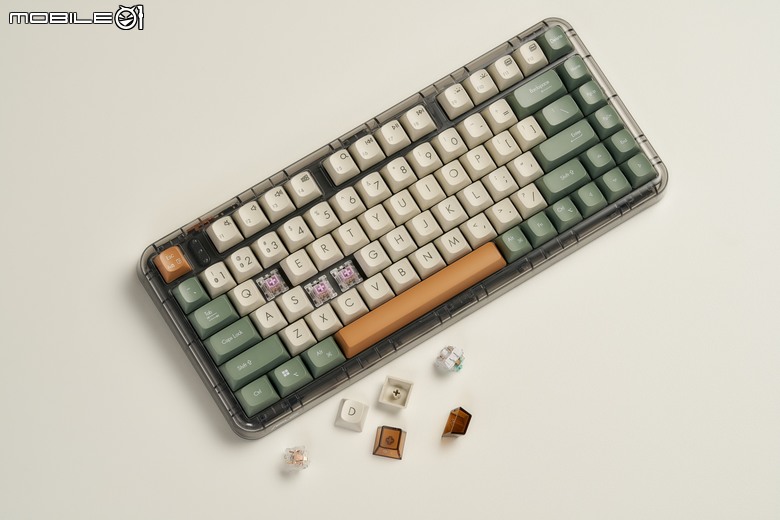 ASUS 推出機械式鍵盤 Jelly 75 以撞色設計搭配透明外蓋結構打造文青風格